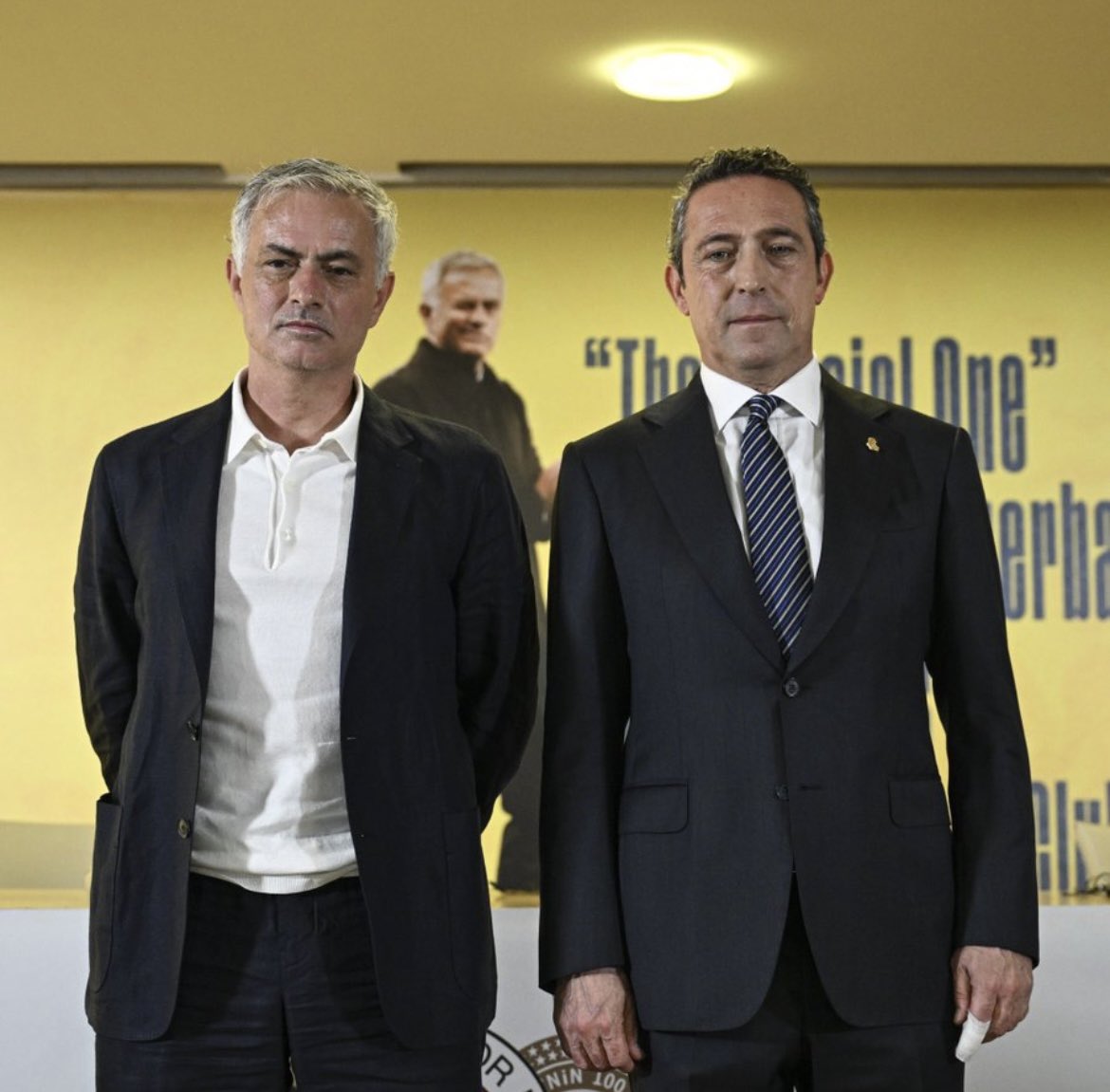 yazarmuratakan's tweet photo. Ali Koç: 

“Jose Mourinho ve bütün ekibiyle yıllık 12 milyon euroya anlaştık…”

-Şimdi devlet bu para üstünden tam vergi alıyor mu?
-Spor klüplerinin ve futbolcuların transfer kazançları gerçekten tam vergilendiriliyor mu?
Ben emin değilim. Çünkü gerçek vergiyi hep garibanlar ödüyor bu ülkede…