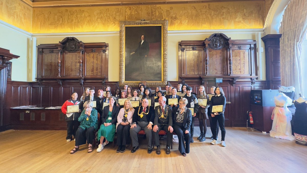 BHSDesignTech's tweet image. Congratulations to Adrian, Alastair, Connie, Kyle and Mark for entering the Trades House.
Kyle - 1st place & Mark 2nd in Graphics.
Adrian & Connie were both commended in Higher/N5 Graphics Assignment. Alastair was commended for N5 D&M Assignment. Well done to all. @TradesHouse