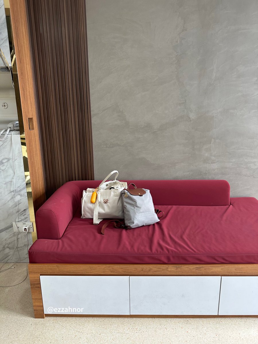 ezzahnor's tweet image. Alhamdulillah, I bersalin secara normal kat KPJ Bandar Dato Onn.

Dr seluk tak sakit, midwives ajar/practise teran bila dh 8cm, bilik cantik selesa mcm kat hotel, maknn sedap. Overall tiptop!

Alhamdulillah dapat bersalin dgn tenang.

💯 recommended! Meh i share my experience🫶🏻