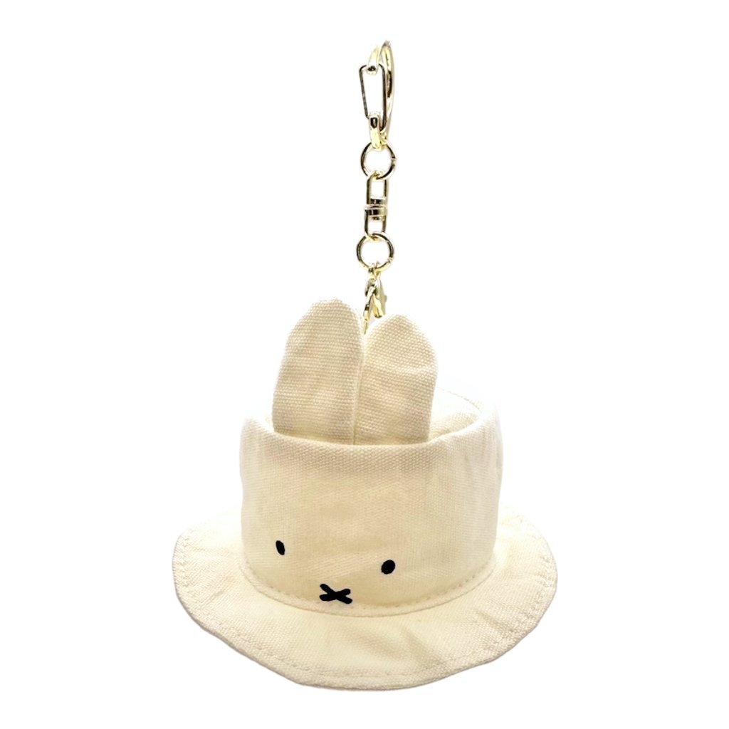 miffy_style_t's tweet photo. ●人気商品のお知らせ●

ミッフィーとボリスのミニハットチャームが発売中です！

カバンに取り付けてチャームとして使うのはもちろん、
金具部分のカニカンは取り外し可能なので、お気に入りのぬいぐるみに被せても可愛いですよ♪
 
在庫状況は店舗によって異なりますので、お問い合わせ下さいませ。 https://t.co/dRYoXFoQg7
