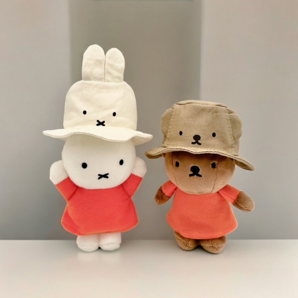 miffy_style_t's tweet photo. ●人気商品のお知らせ●

ミッフィーとボリスのミニハットチャームが発売中です！

カバンに取り付けてチャームとして使うのはもちろん、
金具部分のカニカンは取り外し可能なので、お気に入りのぬいぐるみに被せても可愛いですよ♪
 
在庫状況は店舗によって異なりますので、お問い合わせ下さいませ。 https://t.co/dRYoXFoQg7