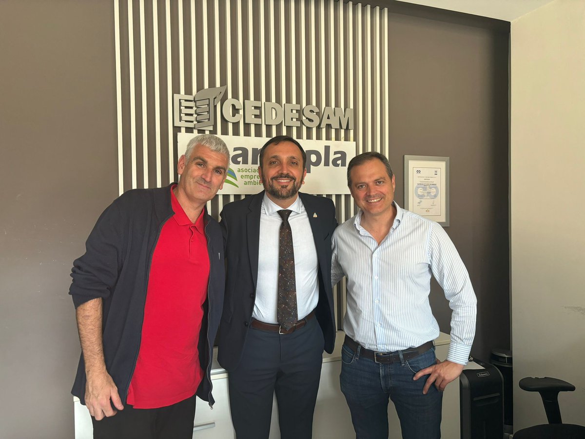 AAplicadores's tweet photo. Primera reunión con @anecpla en la que nos hemos conocido y sentado las bases de una relación basada en el diálogo y colaboración respetando cada uno los intereses de sus asociados. 
Gracias al Director y al Presidente de @anecpla por abrirnos las puertas de vuestra casa. https://t.co/Ve9YIrN6cU