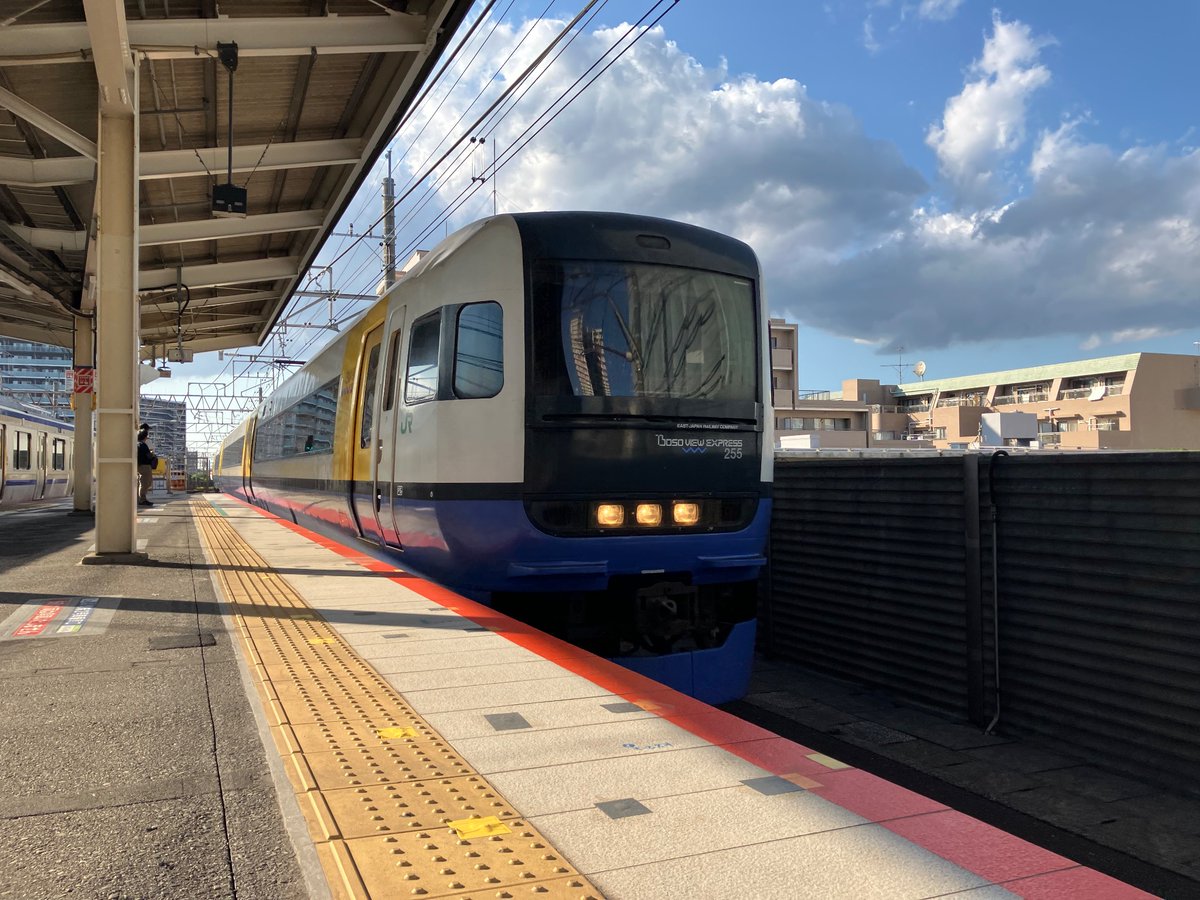 Sobu_LineLocal's tweet photo. ヤバい😅
255に会いまくりだ!
#E255 https://t.co/ffr60QMFky