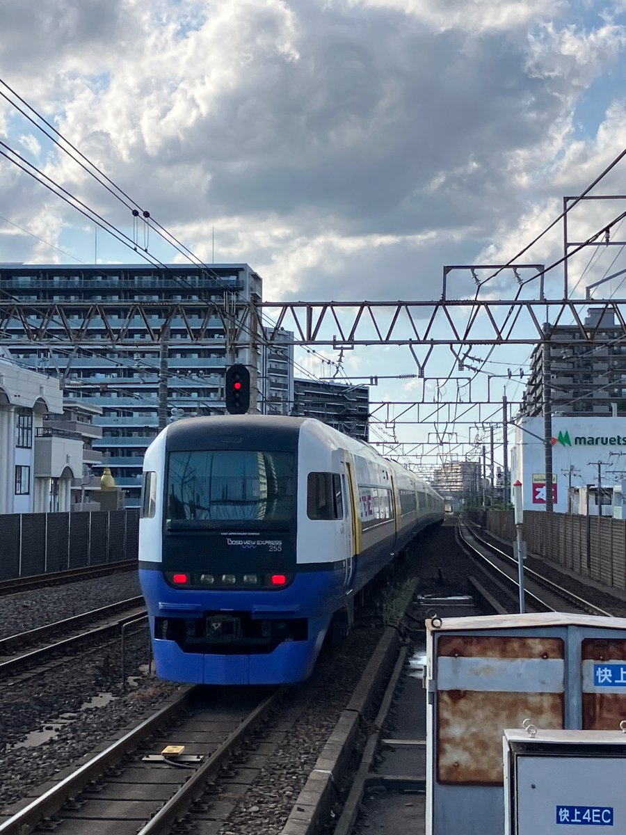 Sobu_LineLocal's tweet photo. ヤバい😅
255に会いまくりだ!
#E255 https://t.co/ffr60QMFky