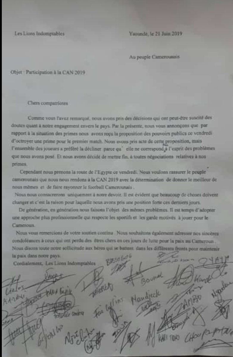 nyobelipot's tweet photo. 📜 #Archives | Souvenez-vous quand les Lions Indomptables suppliaient pour recevoir leurs primes avant de partir jouer la CAN 2019. 🦁⚽️
Aujourd’hui, on veut faire passer le président de la FECAFOOT pour le mal incarné du football camerounais. 🤔

#CAN2019 #FECAFOOT #FootballCamerounais