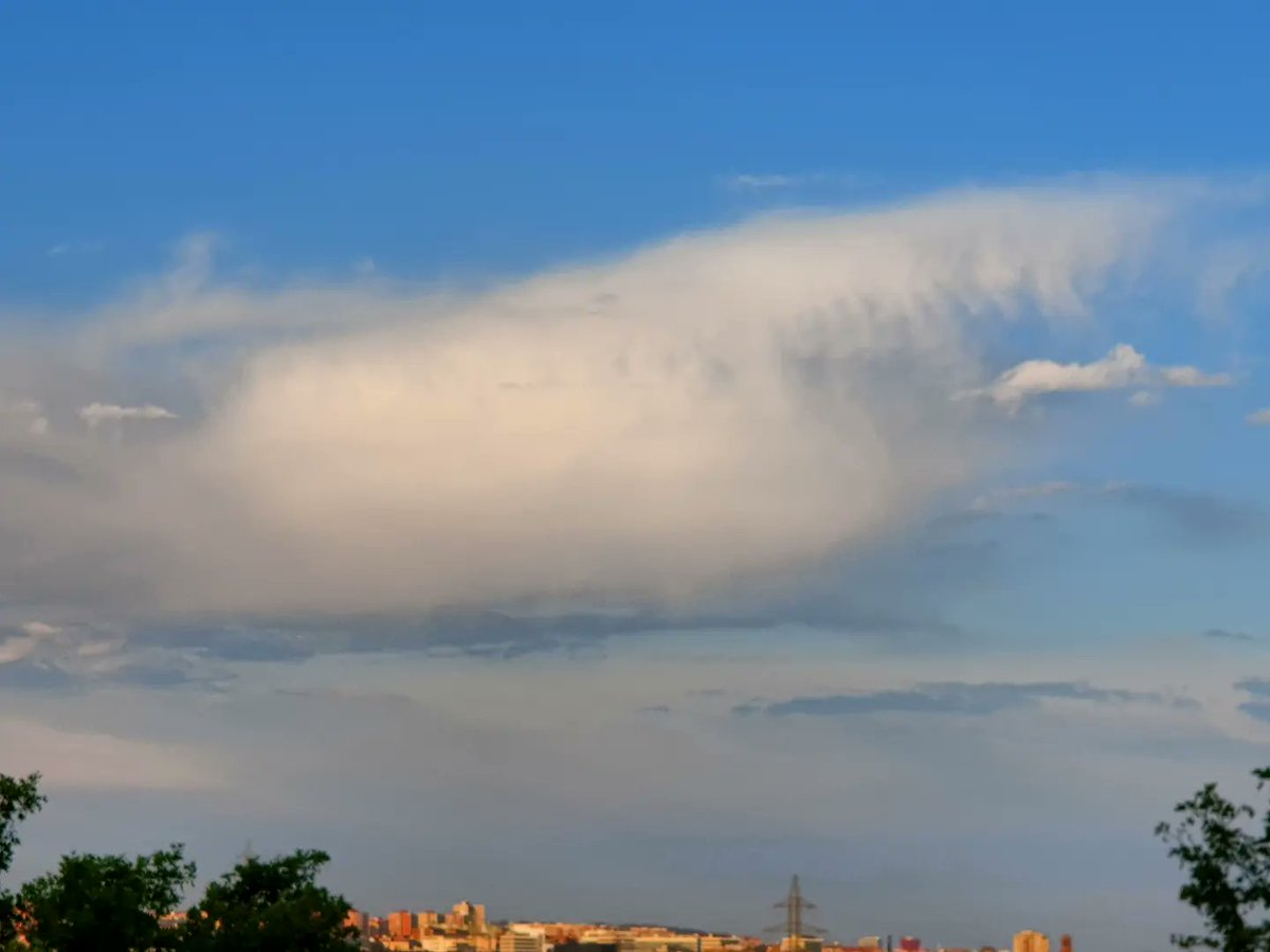 meteoecovisual's tweet photo. #cirros #espisatus #mamma al #atardecer del martes 4 de junio desde #santboi
#santboidellobregat
#baixllobregat
#meteofoto
#fotometeo
#cielos #cielo #nube #nubes #meteo #meteorologia
#observadormeteorologico https://t.co/K6Clxtgnp6