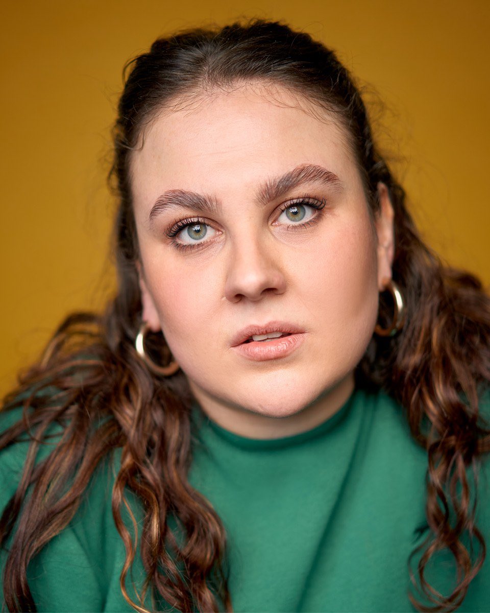 jessicamperillo's tweet photo. after being unexpectedly dropped by my agent i am appealing to the lovely industry people on here to part with their love &amp; wisdom &amp; help a girl out. it’s hard out here ! i don’t know what to do ! this is my face also i can make balloon animals luv u byeee
https://t.co/q03IQv7ufk https://t.co/IyL5C50bZz