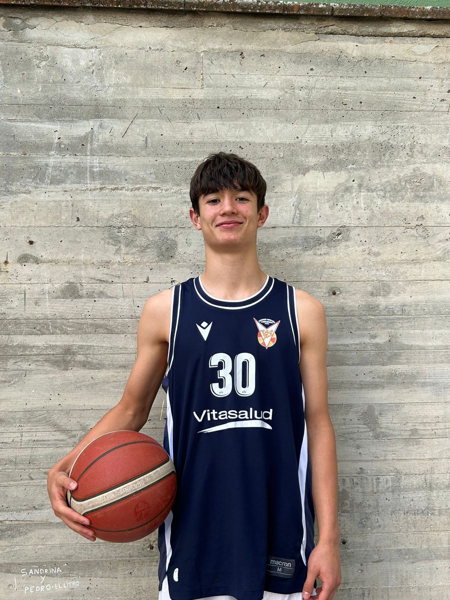 SagradoCC's tweet photo. Bruno León ha sido el MVP del #FEBInfantilM2024 en la Jornada 3️⃣

➡ 54 puntos
➡ 6 rebotes
➡ 7 asistencias
➡ 1 robo
➡ 13 faltas recibidas
➡ 66 de valoración 

¡Enhorabuena, Bruno! ¡Estamos orgullosos de ti! 🧡

#VibraNaranja https://t.co/52lmyExUHe