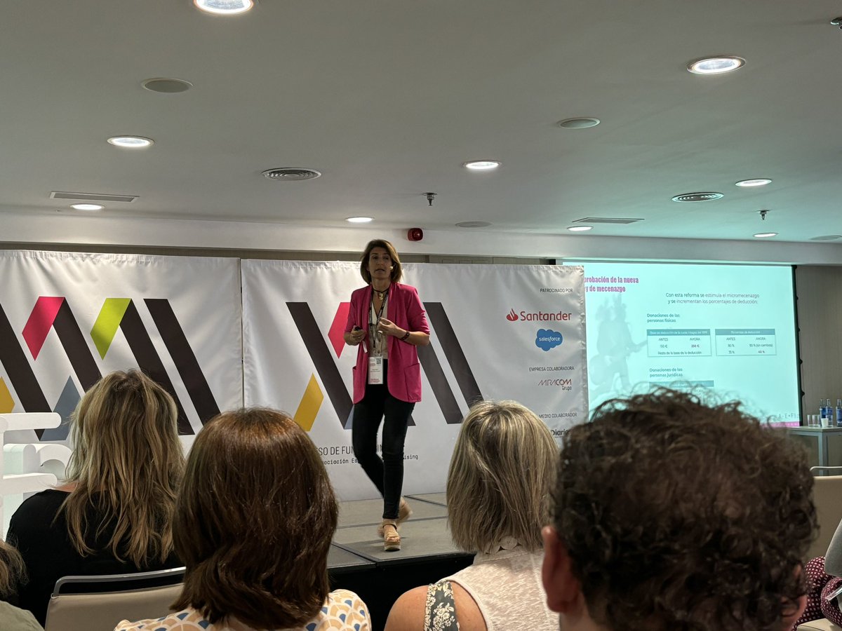 AdroitInsightES's tweet photo. Glòria Oliver Rodríguez, @gloriaoliver74  comienza el congreso explicando las novedades del sector. 

El congreso viene cargado de información y conocimiento: 

🗣️ +50 ponentes 
💡30 talleres
👥 500 asistentes, de 115 ENL

¡Esto promete! 🙌

#XXIICongresoFundraising #fundraising https://t.co/BU4dX3xMFP