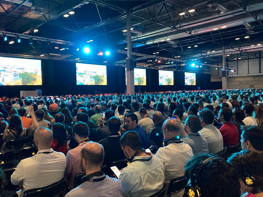 AWS España (@awscloud_es) on Twitter photo Suzana Curic y Deepak Singh en el escenario del Keynote abriendo el #AWSSummit Madrid para presentarnos las últimas innovaciones de la nube y en inteligencia artificial generativa 🎙 Suzana Curic y Deepak Singh en el escenario del Keynote abriendo el #AWSSummit Madrid para presentarnos las últimas innovaciones de la nube y en inteligencia artificial generativa 🎙