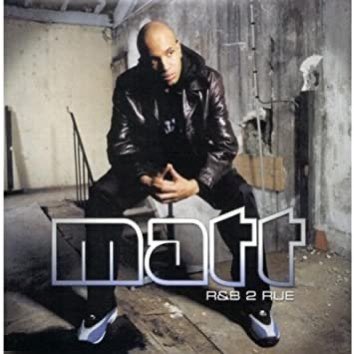 elmusicfeelings's tweet photo. ❌ 23 ans tout juste ont passé depuis la sortie d'un de mes albums francophones préférés et à mon gout, un des albums les importants de la culture urbaine en France : #R&BDeRue. Le 2e album de #MattHouston arrive en Juin 2001 et va permettre d'une certaine façon de crédibiliser le R&B en France chez un public, tout en touchant une large audience. On y retrouve des inspirations de R.kelly, Joe, ou encore Sisqo, mais l'album tire sa force de...... Soriane Houston. Non, même si on a tous mimés les mimiques et interludes du petit, le disque en plus d'avoir une ligne mélodique efficace et variée, est assez subtilement écrit, abordant assez justement des thèmes, pas toujours popularisés sur la scène urbaine française, sans tomber dans le pathos ou le cliché. L’homosexualité sur le titre "Elles", la vente de la drogue sur "Dans la peau d’un Dealer" et le viol et l’inceste sur "Le prix à payer"avec Kayna Samet. Il va s'écouler à plus de 600.000 exemplaires, et devient le 1er album de R&B en France, à gagner une victoire de la musique.
 👉 Un classic.
👉 Vous rappelez-vous de l'euphorie lors du succès de R&B de rue ? Vos préférées de ce disque?