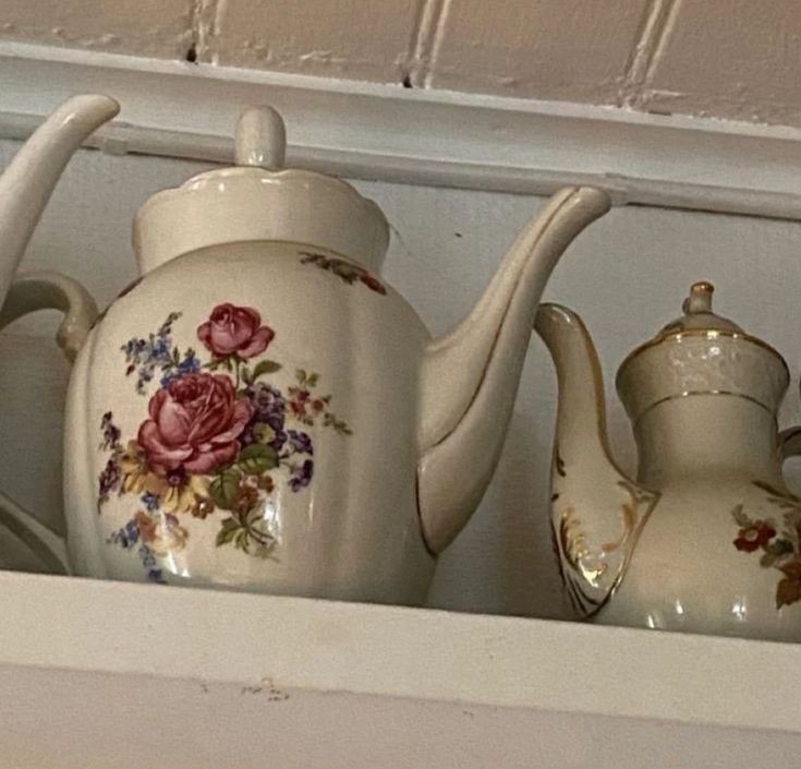 —Добрый день! Кажется, собирается гроза. Не думаю что нам стоит сегодня гулять. Ты планировал что-то на сегодня? Я вот планировала пробежку, но ее придется отложить