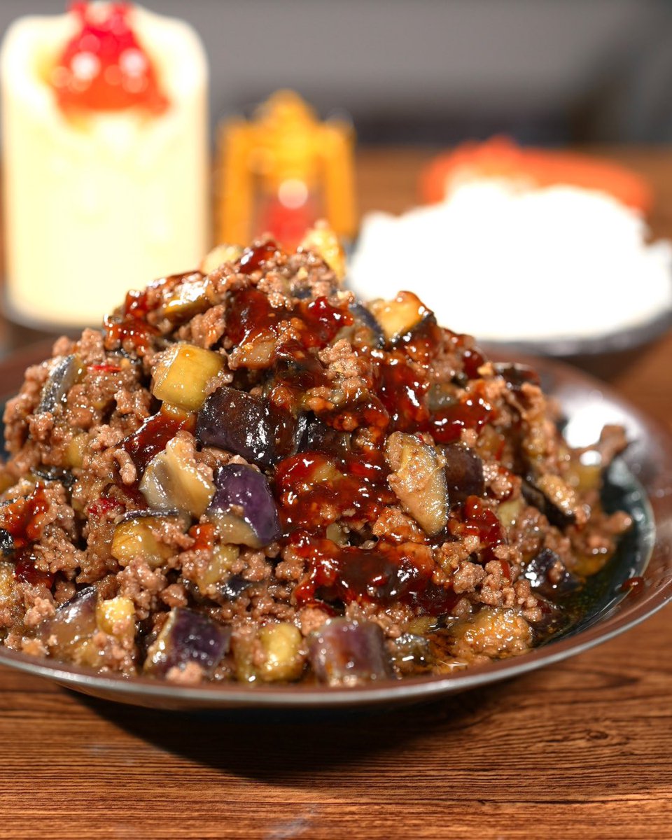 tbs_dn's tweet photo. 茄子は小さく切って挽肉と味噌、醤油、蜂蜜、豆板醤で炒めるだけで最高に美味いご飯のお供ができるからぜひやってみてほしい。 https://t.co/lHTTJdjEof
