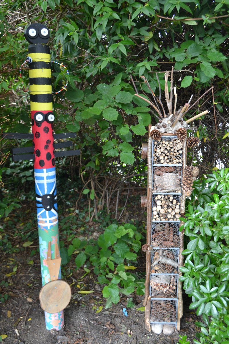 SchoolRowland's tweet photo. Its day 5 of #30dayswild. The children were hard at work making totem poles and bug hotels last half term. We are hoping the new additions to our front garden will attract lots of minibeasts! 🐛🦋🐜🐞 https://t.co/NkIiYmLMeA