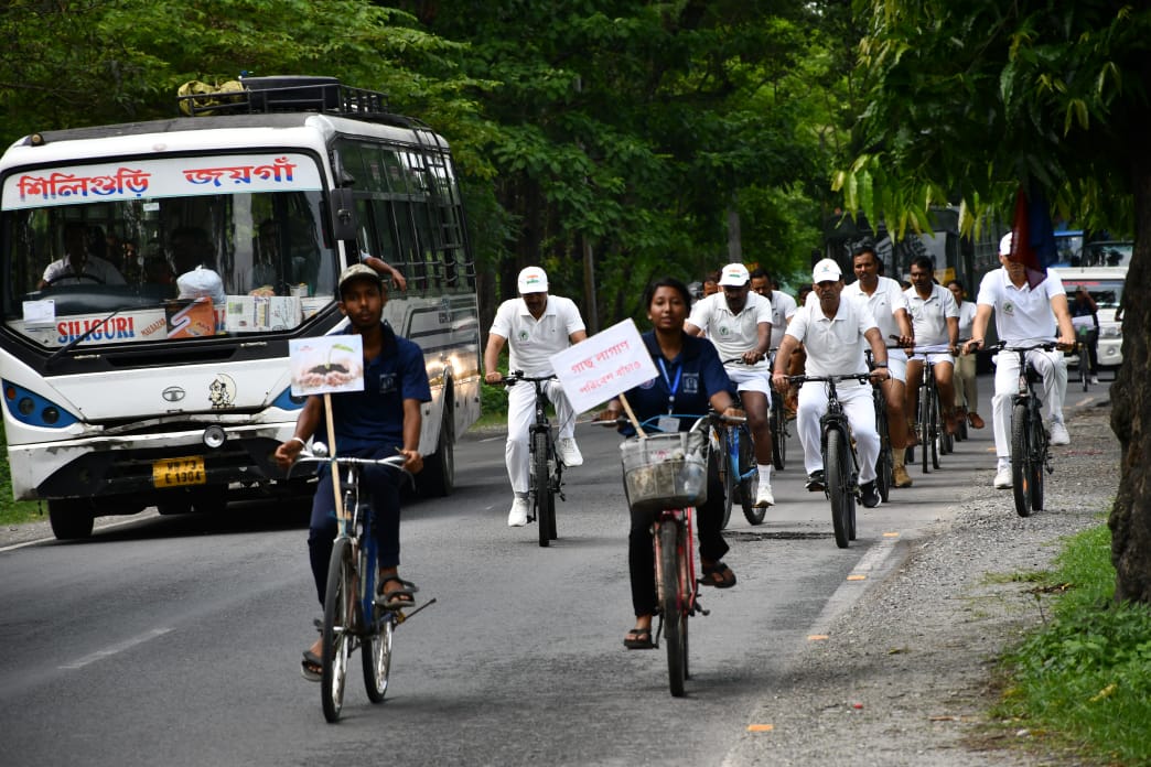 stcbsfnb's tweet photo. 5.6.2024
#WorldEnvironmentDay‌ 
A cycle rally &amp; mass plantation drive were organised by @stcbsfnb in collaboration with Forest officials. On this occasion, all pers pledged to protect the environment &amp; promote sustainable practices for our future generations.

#JaiHind https://t.co/FCpcfgVbn1