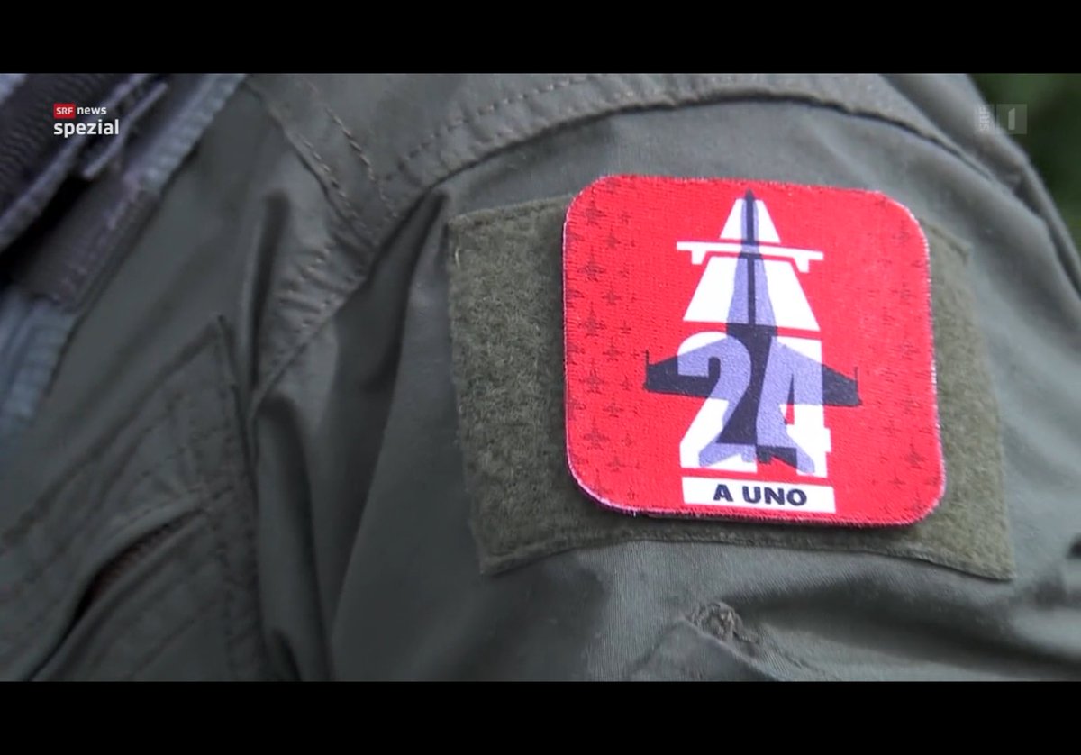 Dass auch die Armee für ihre Landung auf der Autobahn eine Vignette gelöst hat freut mich ausserordentlich. 😃