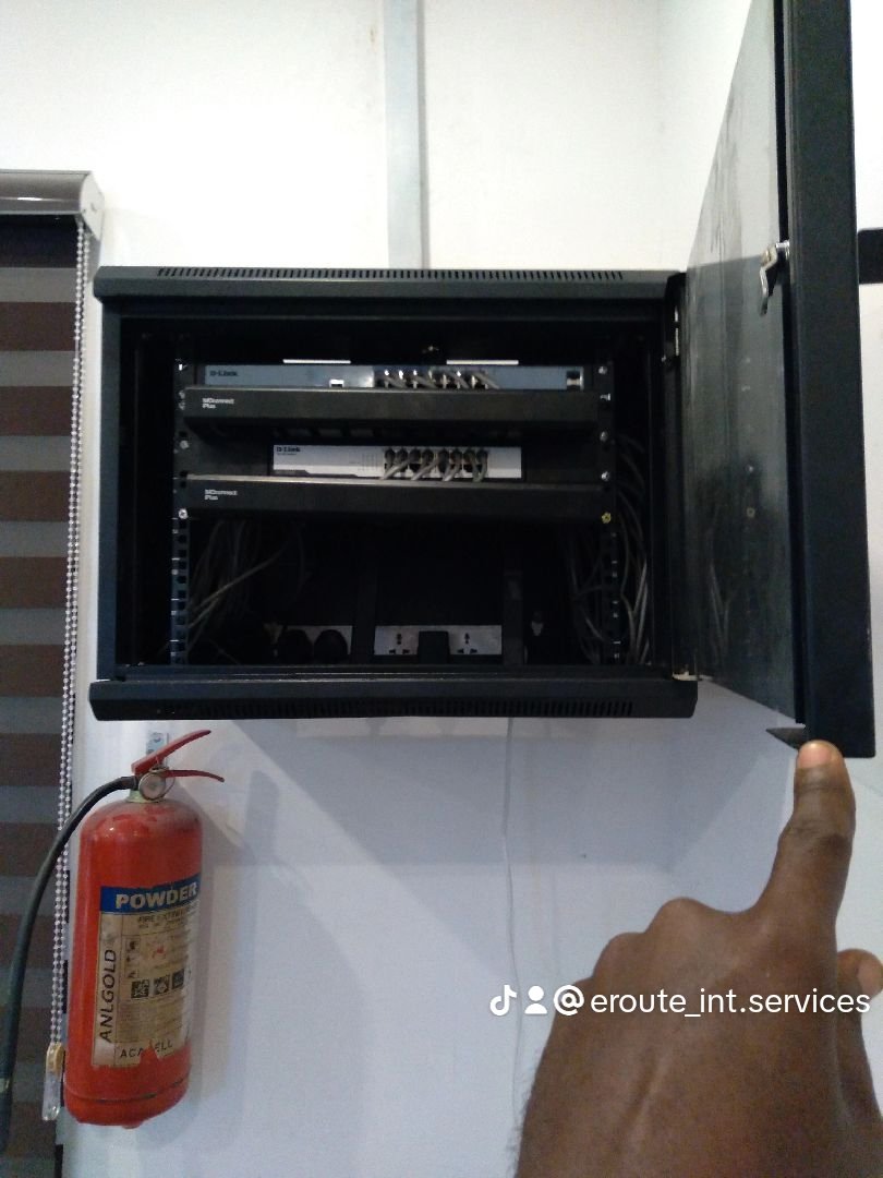 SMALL OFFICE LAN SETUP (10 PCs, 10 IP Phnones, 1 network printer, 1 Server)
• Mikrotik router 
• D-Link PoE switch
• D-Link FastEthernet Switch
• Commscope Cat6 cable and Face-plate
• Cisco IP phones
• Cisco CUCM server
• ISP router
• HP laserjet network printer 
<a href="/e_ris04/">E-ROUTE INTEGRATED SERVICES RN:3703499</a>