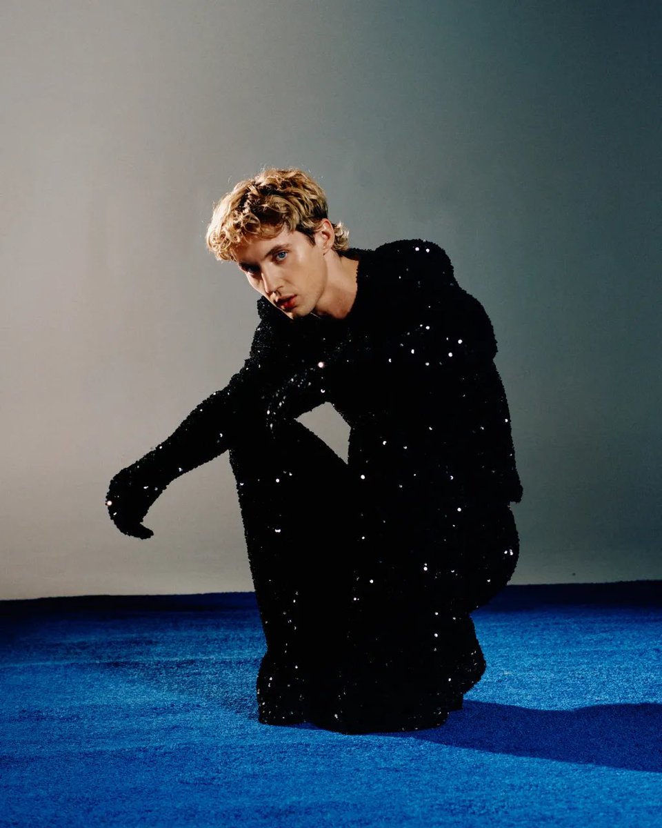 PopBase's tweet image. Happy 29th birthday to the talented Troye Sivan.