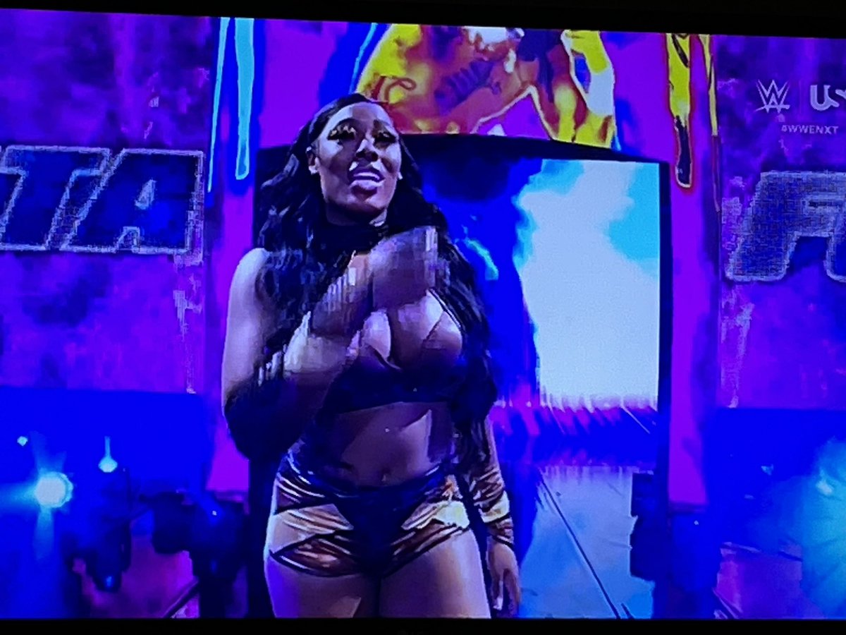 primetime0493's tweet photo. The Meta Four Lash Legend next to the NXT Women’s North American Championship #WWENXT #TheMetaFour #LashLegend https://t.co/zlp2HzD7HP