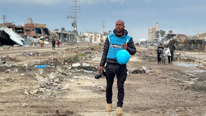 SydneyBattle's tweet photo. Hatem, a journalist in gaza, is raising money to evacuate his family. please consider giving what you can— he’s close to reaching his goal! https://t.co/bE3tFRMAhP