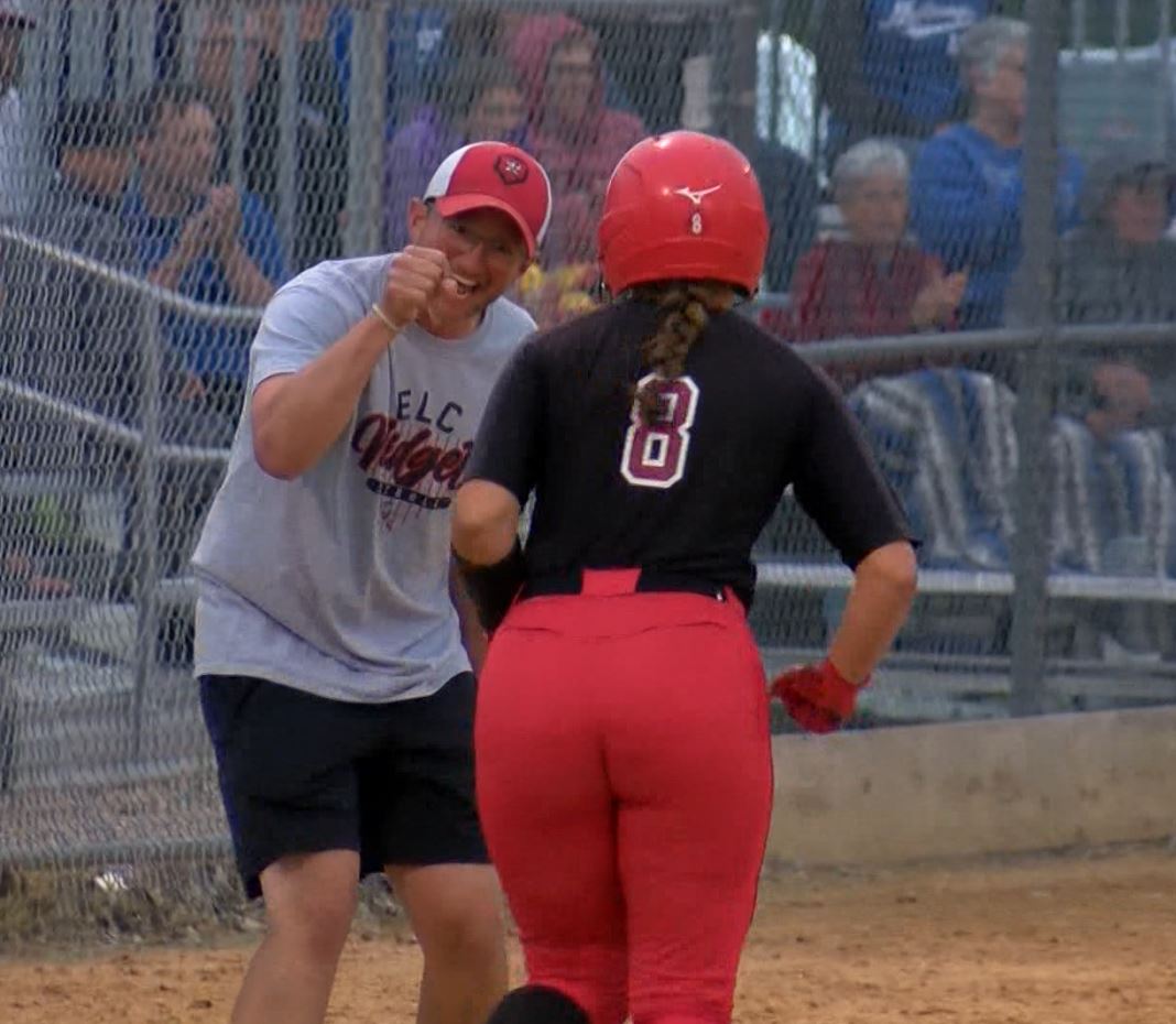 KCAU 9 SportsZone (@sportszonekcau9) on Twitter photo LATE ENERGY FOR ELC!
#3 <a href="/ELCSBALL/">ELC Softball</a> broke the tie with the go-ahead run in the 7th inning, holding on for the 2-1 win towards a DH sweep over Newell-Fonda for the 2nd straight season!
WATCH HERE🥎⏬
siouxlandproud.com/sports/iowa-hi… LATE ENERGY FOR ELC!
#3 <a href="/ELCSBALL/">ELC Softball</a> broke the tie with the go-ahead run in the 7th inning, holding on for the 2-1 win towards a DH sweep over Newell-Fonda for the 2nd straight season!
WATCH HERE🥎⏬
siouxlandproud.com/sports/iowa-hi…