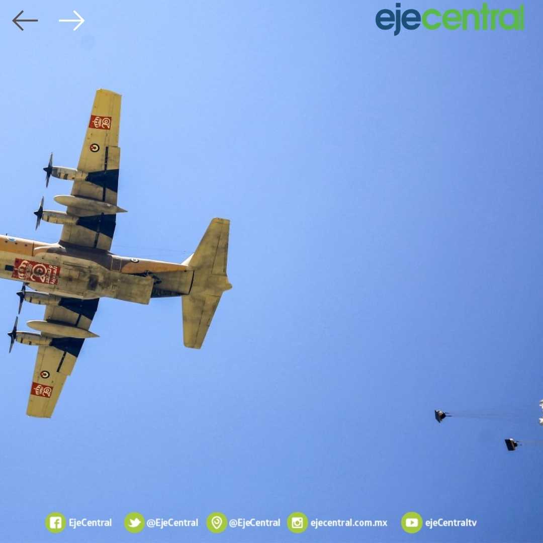 EjeCentral's tweet photo. #Israel | Un avión militar #jordano arroja ayuda humanitaria sobre #KhanYunis, en la Franja de #Gaza, durante el conflicto entre Israel y #Hamás. https://t.co/60wJXVZlyP