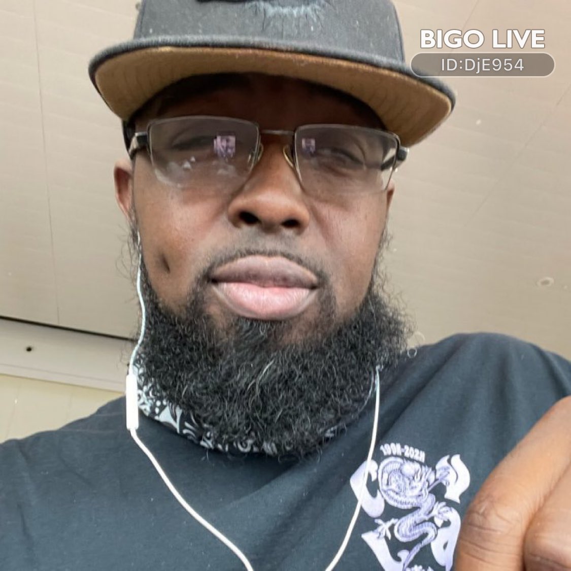 Come and see DjE954 streaming live on #BIGOLIVE and make new friends!  slink.bigovideo.tv/FJNjSx