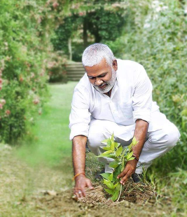 हमारी संस्कृति पर्यावरण संरक्षण को पूर्वजों के समय से समाहित किये हुए है l हमें केवल अपनी जीवन शैली में धारण करने की आवश्यकता है l

आओ #WorldEnvironmentDay पर पर्यावरण के संरक्षण, संवर्धन और विकास का संकल्प लें l 
पृथ्वी के फेफड़ों को नष्ट ना करें l
“वृक्ष लगायें - धरा बचायें”