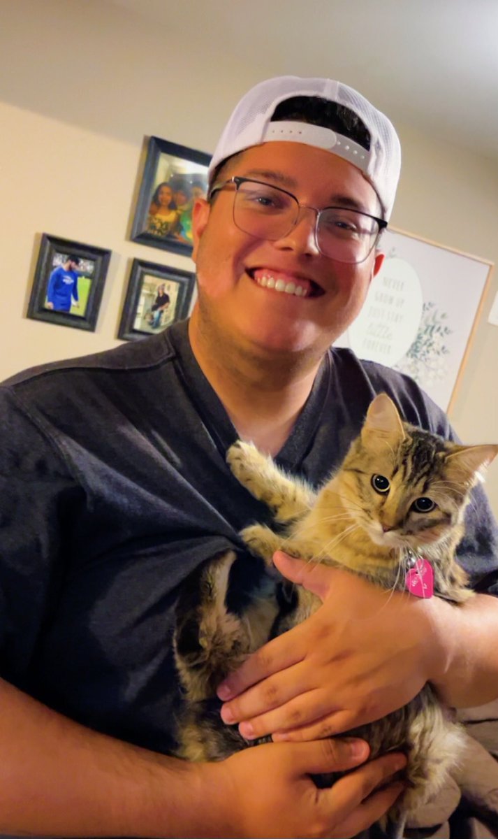 🐈 IT’S NATIONAL HUG YOUR CAT DAY 🐈

Matt Rodd Fun Fact: Our Family Cat is a Bobcat … well, a Pixie Bob to be exact, but a Bobcat regardless! Y’all meet Parzlie!

Comment below a pic of you and your cat and the breed if specific!