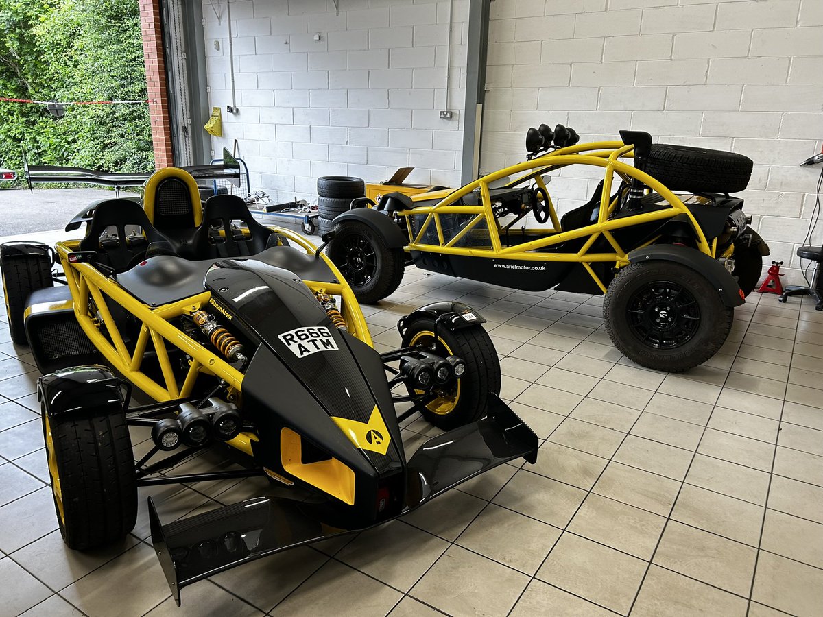With election fever taking over, it’s time to #VoteTeamYellow. Ariel Atom 3.5R and Nomad looking mustard hot!  <a href="/ArielMotorCo/">Ariel Motor Company</a> #SeriousFun #BananAtom