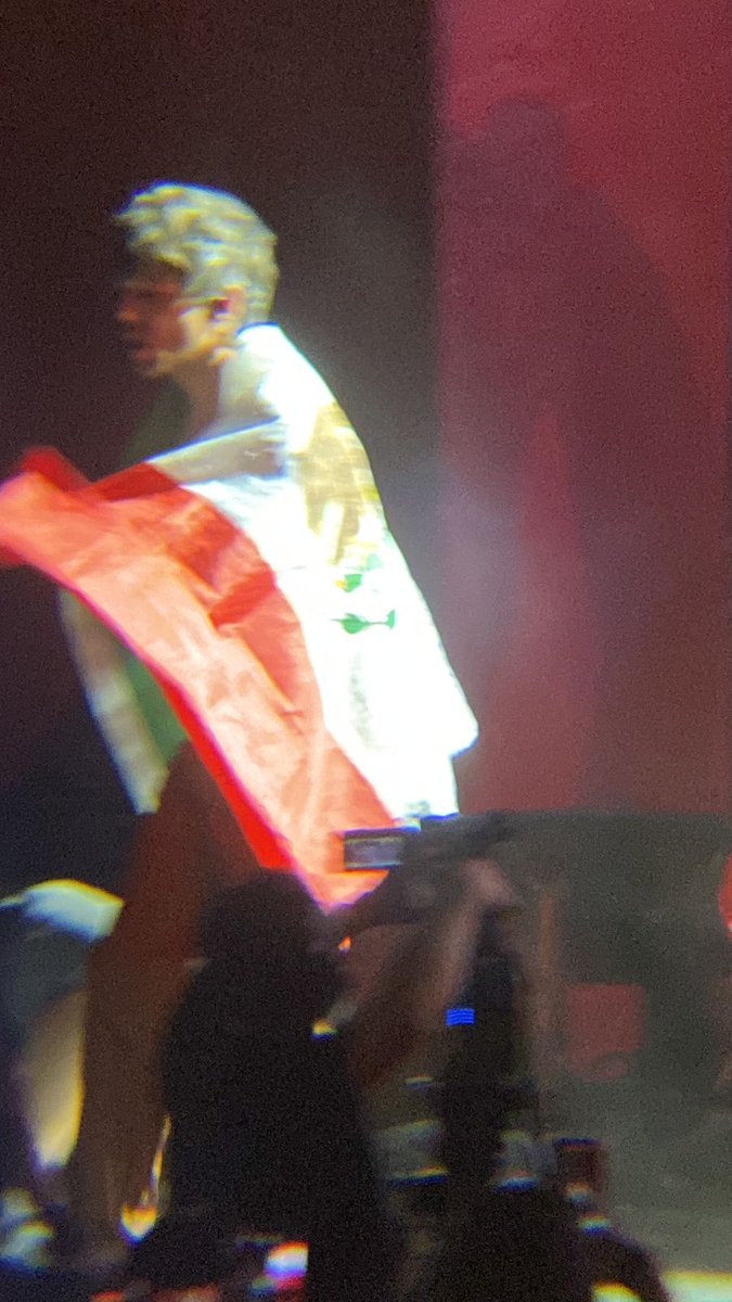 LouisMxOficial's tweet photo. "No es un secreto que AMO MÉXICO" — Louis Tomlinson esta noche en el #FITFWTQuerétaro 🇲🇽

PURO PINCHE LT Y MÉXICO 🇲🇽🇲🇽🇲🇽🇲🇽 https://t.co/aKPg4PlgkN