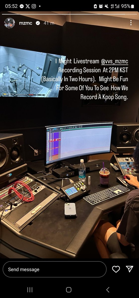 VVSdiamondGirls's tweet photo. LIVE STREAM FROM THE STUDIO in 38 minutes!! #VVS #MZMC #singingsession https://t.co/oOVXwRTjmQ