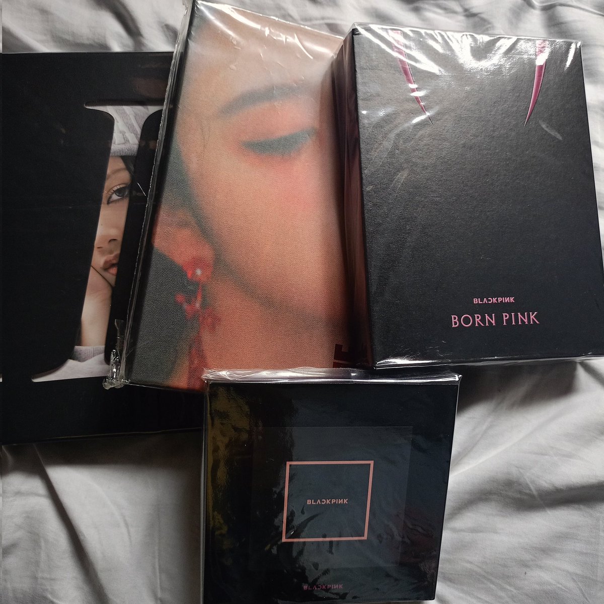 lyssanarii's tweet photo. wts lfb

Black Pink unsealed albums
₱200 ea
-sco|gcash
- payo/ 1 day res. 

comment mine or dm to claim! https://t.co/N45DIvJAL8