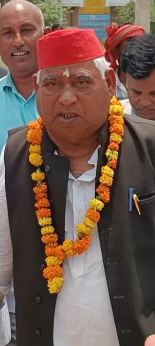 समाजवादी पार्टी के पूर्व विधायक । 

फ़ैज़ाबाद अयोध्या के सांसद । 

अवधेश प्रसाद