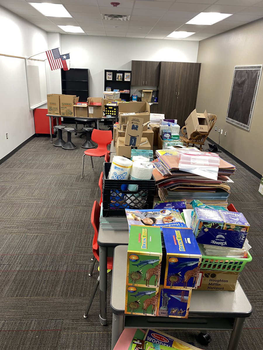 perezteacher's tweet photo. With tremendous teacher, community, and campus support, the ESL/Bilingual summer school is going to be a success. A huge thank you to City Church and the LDS for their generous donation of snacks for over 200 students!  @melissaisd @ElemSchools https://t.co/hZjQpfvfT3