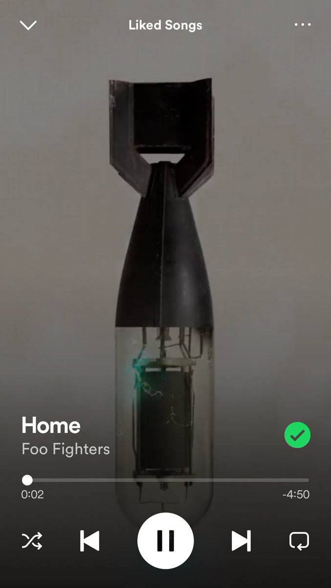 mitrelc's tweet photo. Siempre que viajo de regreso en el camionsito tengo como un ritual donde me pongo los audífonos y me pongo una rolita que me pone todo chipi chipi mientras veo por la ventana... empezaría con:
Foo Fighters - Home https://t.co/uxVXqhun2I