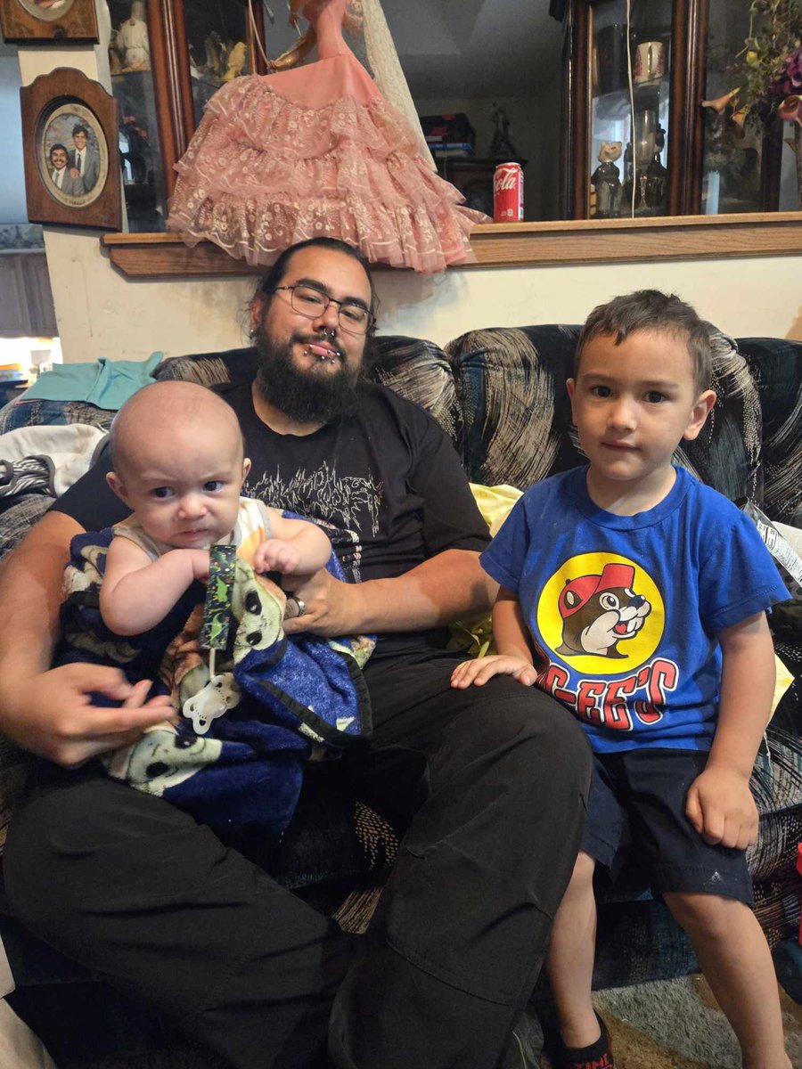 Jeff70138416's tweet photo. Feels like yesterday we tried for them.  Now they are getting so big, wish they would slow down on growing so fast https://t.co/AXdxJ0CZE9