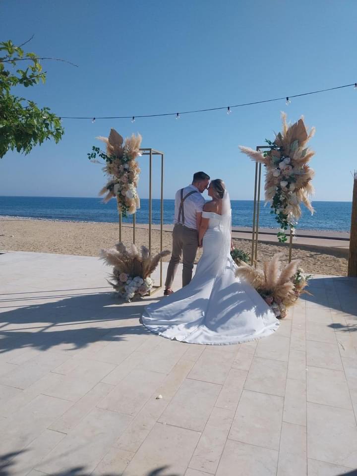 Helen Watts tweet media