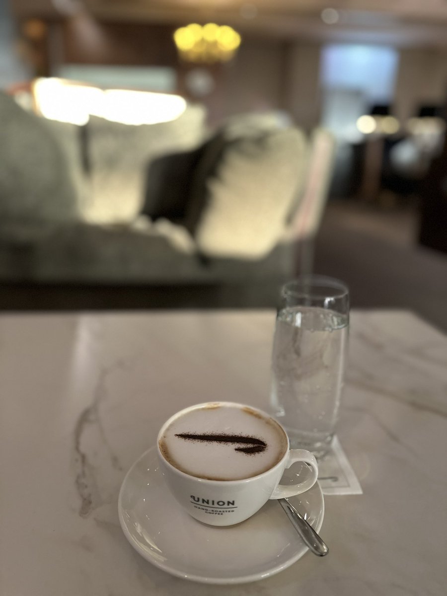 alexdc1's tweet image. Essential supplies at this time of day. Back in the air with @British_Airways 🥱