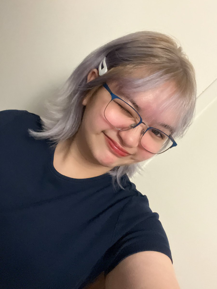 my photocards if i were an idol 😼

mavi elsa? mavi smirnoff, mavi spacebuns, mavi wink !!