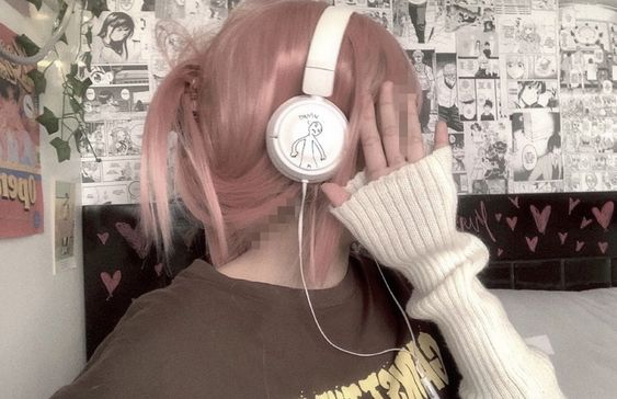 — K☆KO posted a video! 

"short cover i did the other day <3 xoxo"

[ attachment seems to be a short acoustic/vocal cover. ]