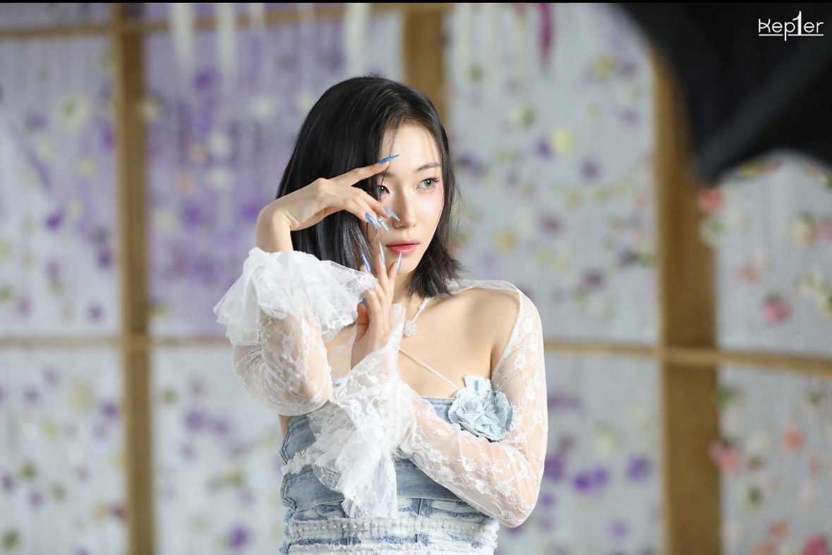 Kep1er 1st Album 'Kep1going On' 
Jacket Behind Photo 📸

#서영은 #YOUNGEUN
#Kep1er #케플러