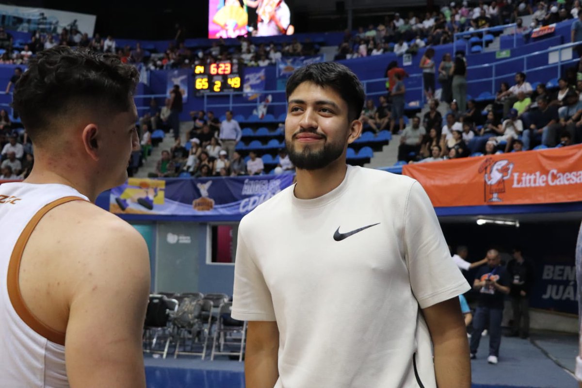 Un diablo en el cielo ☁️

<a href="/gaelbonilla0233/">Gaelbonilla0233</a> quien jugará con Diablos Rojos en la LNBP, estuvo de visita en el partido de <a href="/AngelesCDMexico/">Ángeles de México</a> ante Venados 

<a href="/cibacopamx/">Liga Mexicana de Basquetbol CHEVRON CIBACOPA</a>