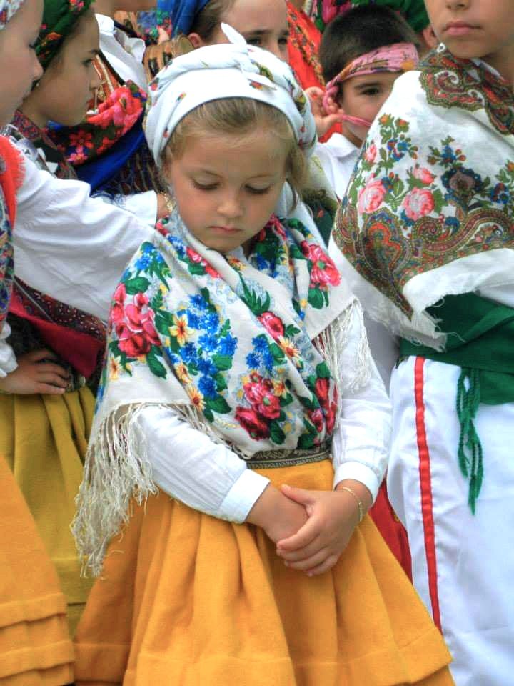danceliss's tweet photo. May the new generations dance with the memory of old dances and ancestors, each step a tribute to their eternal legacy.

Traditional dances of Cantabria, Spain
#dance #culture #spain https://t.co/ZpfmU57YaG