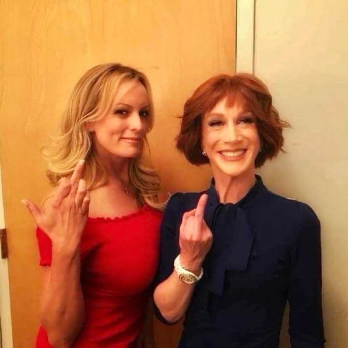 #BlueCrew #Resistance Night Owls🦉

DROP  A  💙and  RT♻️IF  YOU AGREE

I  LOVE  THIS  PIC  🥰💙🙏🏻😂😂😂😂😂

Like💙
Comment💙💙💙
Retweet♻️
Vet/Follow Each Other🤝🏻
Follow <a href="/SenseiDuckOR/">🌊💚Duck🦆Fu💛🌊</a> #IFB #FBR

#BlueWave2024 #StrongerTogether🌊💙🌎💙🌊