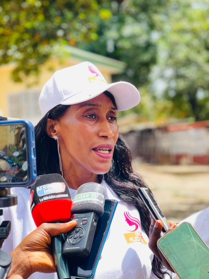 HadjaFantaSylla's tweet photo. [MOIS DE L'ENFANT]
" PROJET D'ASSISTANCE HUMANITAIRE AUX ENFANTS EN SITUATION DIFFICILE DANS LA PRÉFECTURE DE KINDIA". 
Cérémonie de remise des dons aux enfants atteints d'albinisme, dans la salle de réunion de la Mairie de Kindia. Une initiative de l'ONG FEJED GUINÉE https://t.co/IUPXOi0iRD