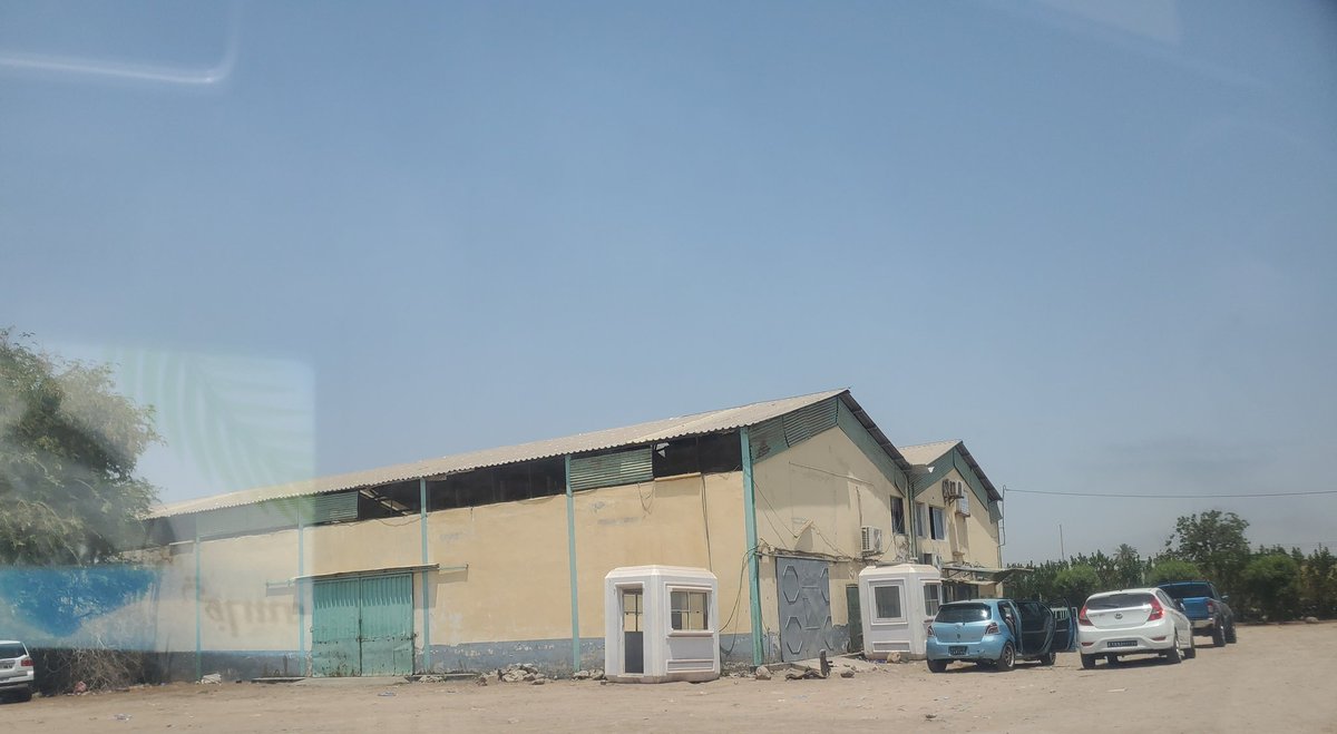 foziaaosman's tweet image. Je passais à proximité du siège d la célèbre SOGIK et par curiosité je rentre ds la cour :des images désolantes! Avec tout l'argent ramassé auprès ds fidèles clients, le siège est dans 1 etat déplorable, vraiement triste! Pire encore,zéro investissement au nom de Sogik ds le pays