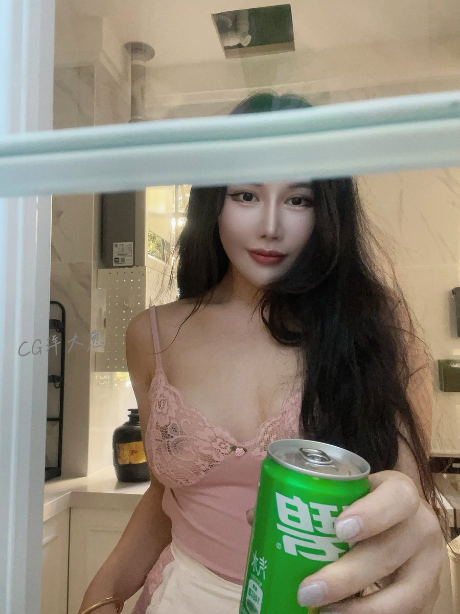 cgydca's tweet photo. 今天想做你的小厨娘，下面给你吃👅 https://t.co/q3PbR7C1h4