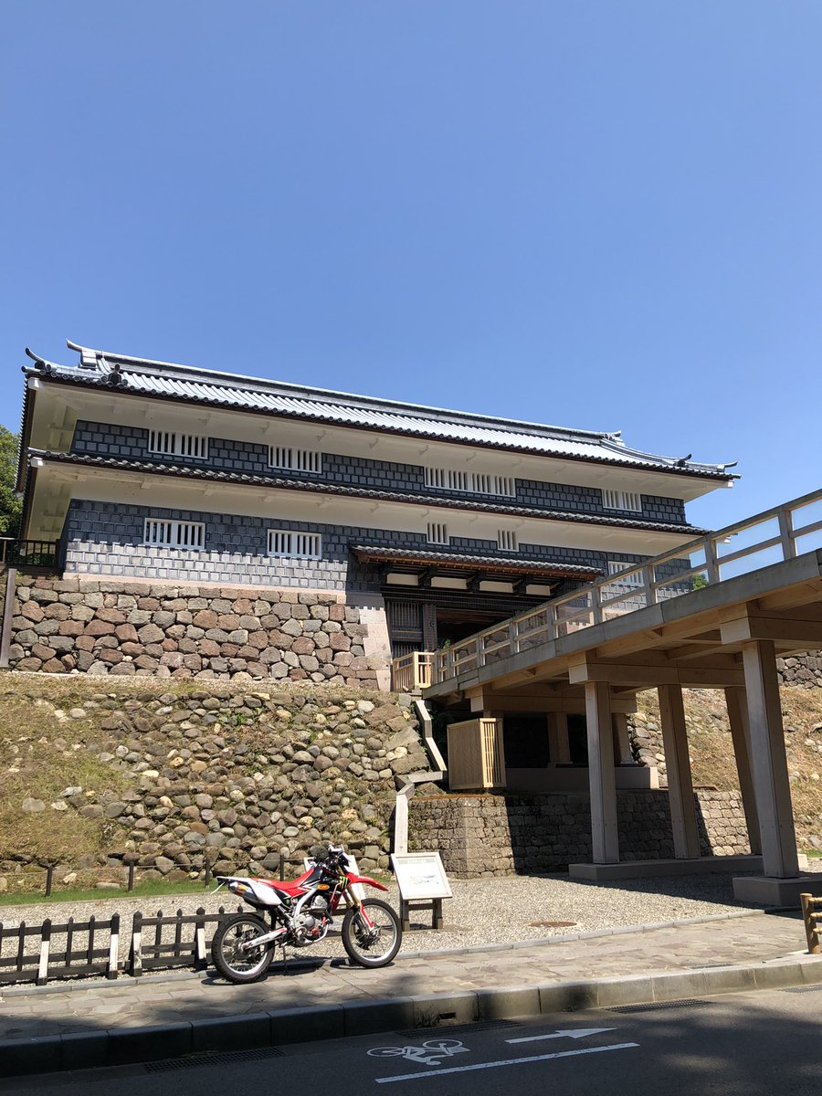 実は今日の観光目的はココ！玉泉院　鼠多門走🏯
道路を渡る橋でありながら木製なのです