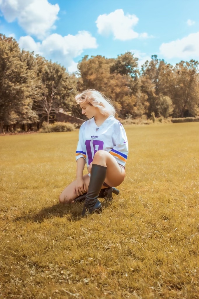 McGinnisTulsa's tweet image. A glimpse into my past works... 📸 
Here are just a few of my favorite shots from the past year. 

Want to see more? 
Check out my instagram @ Tulsa_is_thriving 
🫶

#photoshoot #feelingood #football #modelsearcher